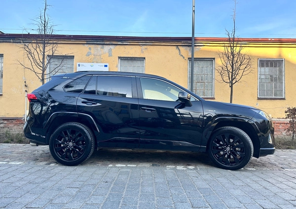 Toyota RAV4 cena 163000 przebieg: 68000, rok produkcji 2021 z Sopot małe 301